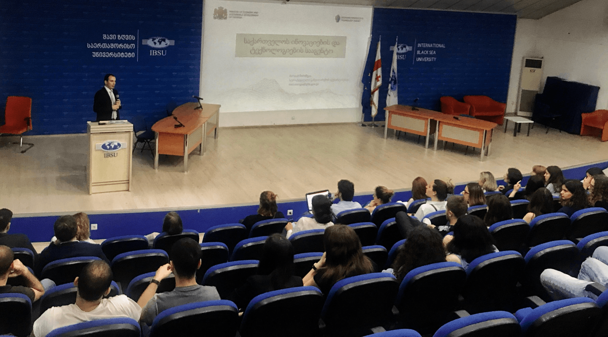მეწარმეობა: ძირითადი გამოწვევები და შესაძლებლობები ახალგაზრდა პროფესიონალებისთვის
