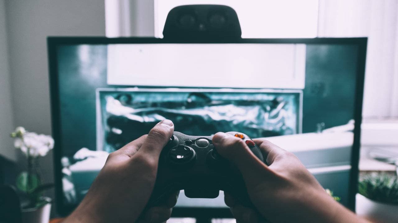Microsoft ახალ Xbox One-ს წარმოადგენს