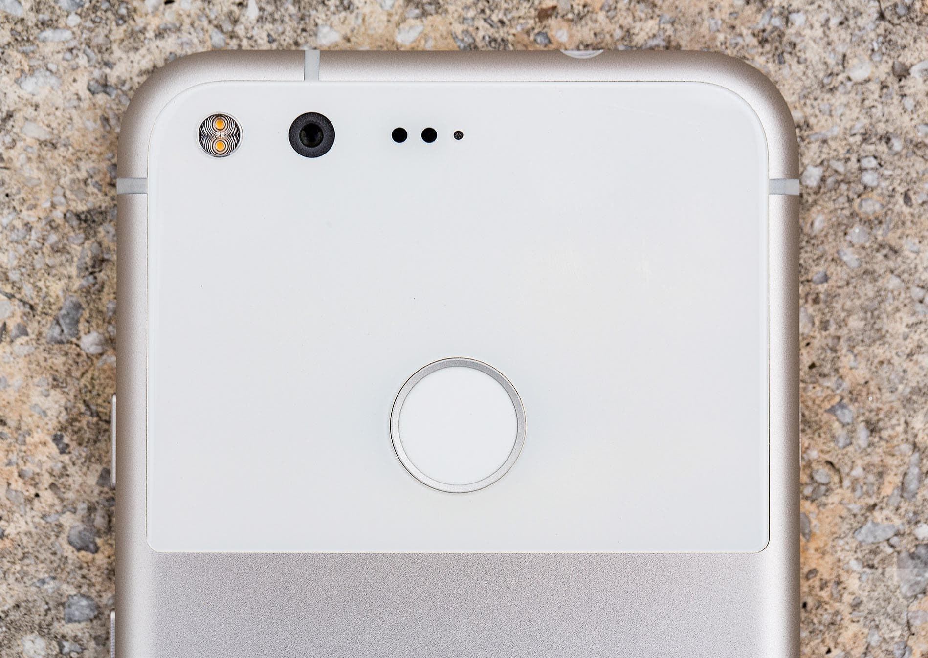 Pixel და Pixel XL სმარტფონები კიდევ ერთ და უკანასკნელ ოფიციალურ განახლებას მიიღებენ