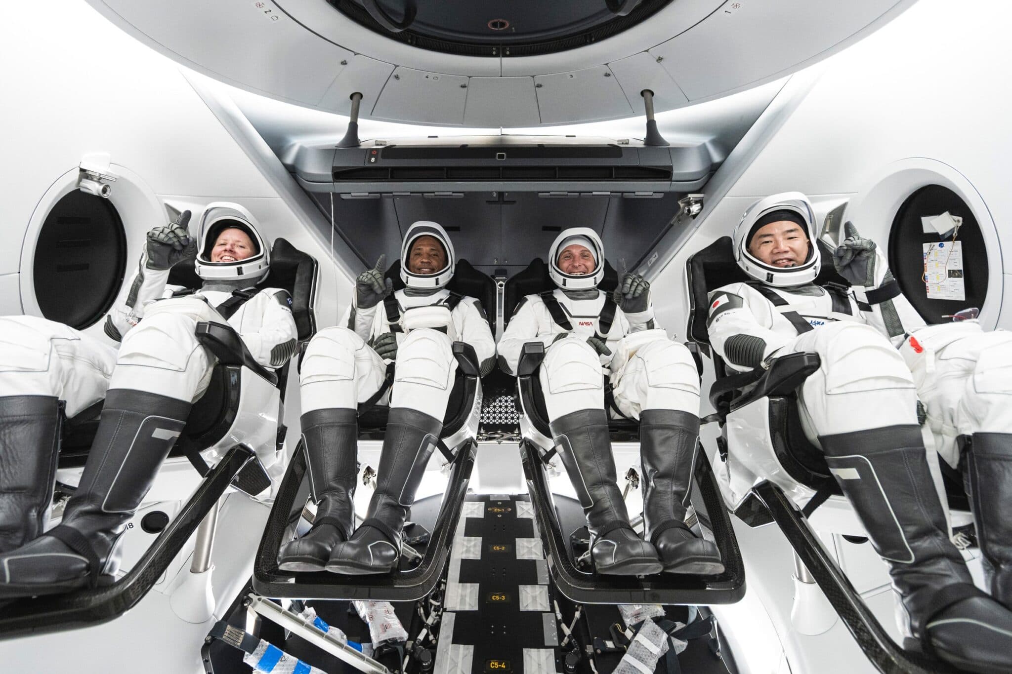 NASA და SpaceX Crew Drgagon-ის პირველ საოპერაციო ფრენას განახორციელებენ