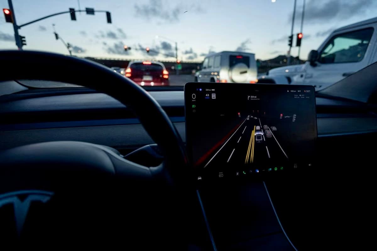 Tesla-ს თანამშრომლები აქვეყნებენ ვიდეო კადრებს მომხმარებლების EV კამერებიდან, მიუხედავად იმისა, რომ კომპანია დაპირდა კონფიდენციალურობას
