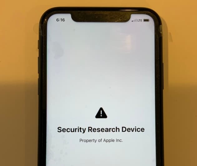 ასე გამოიყურება ოფიციალურად jailbroken iPhone, რომელსაც Apple უგზავნის უსაფრთხოების მკვლევარებს.