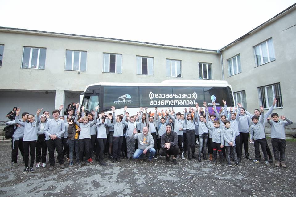 “დაემგზავრე ტექნოლოგიებს” – ტექნობასი რეგიონებში მოგზაურობს