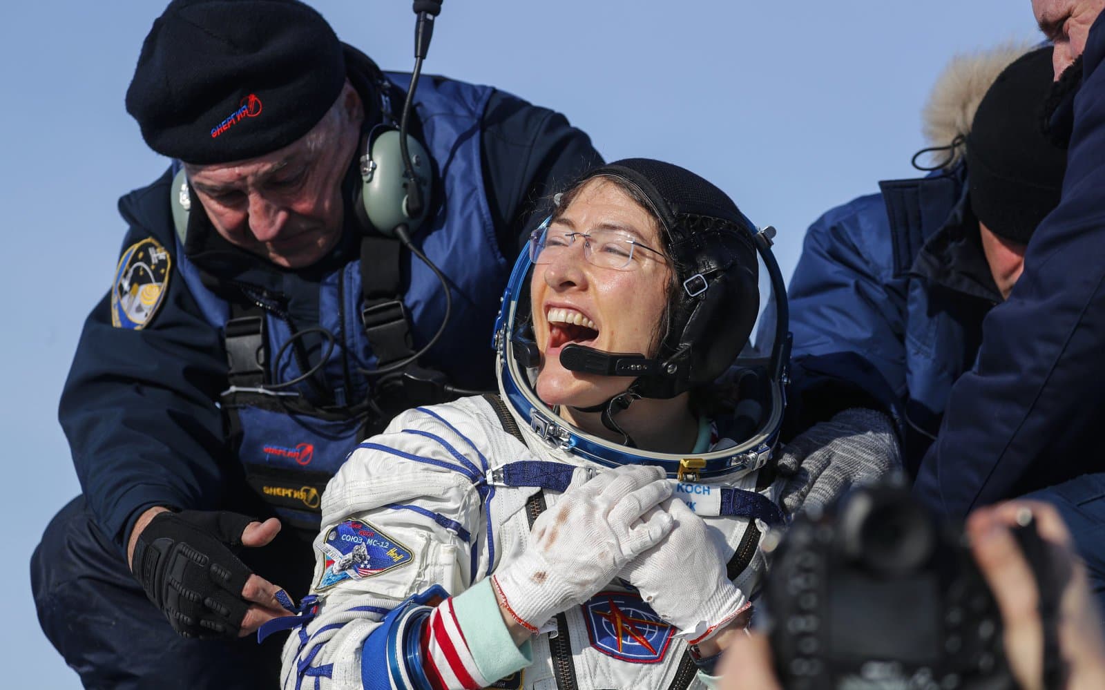 NASA-ს ასტრონავტი ქრისტინა კუკი დედამიწაზე დაბრუნდა