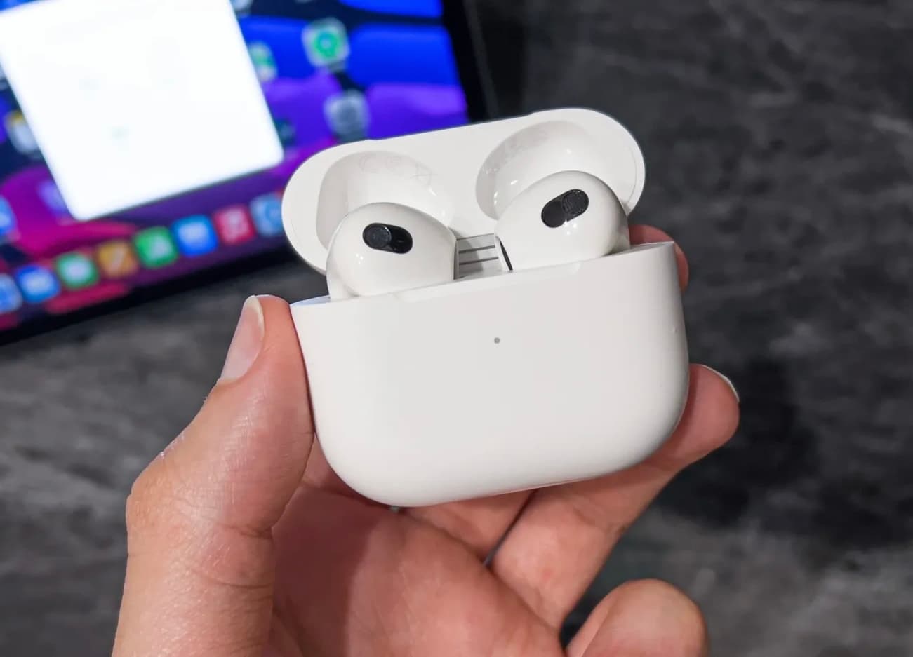 Apple-მა გამოუშვა firmware განახლების ინსტრუმენტი AirPods-ისთვის. ის მხოლოდ სერვის ცენტრებისთვისაა