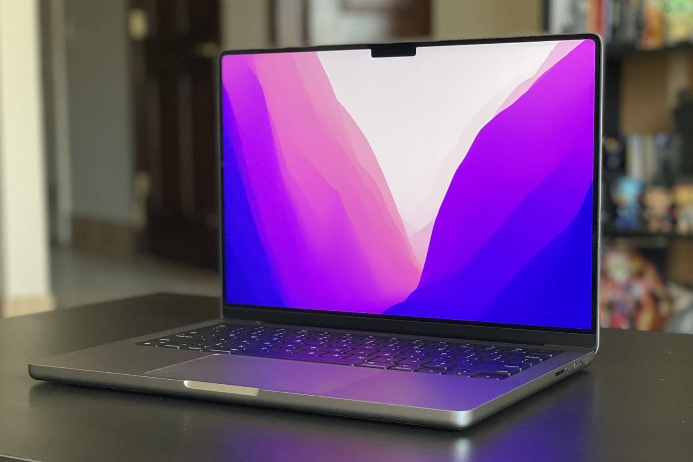 Bloomberg: Apple გამოუშვებს 14 დიუმიან MacBook Pro-ს M2 პროცესორით, მაგრამ ProMotion-ის გარეშე