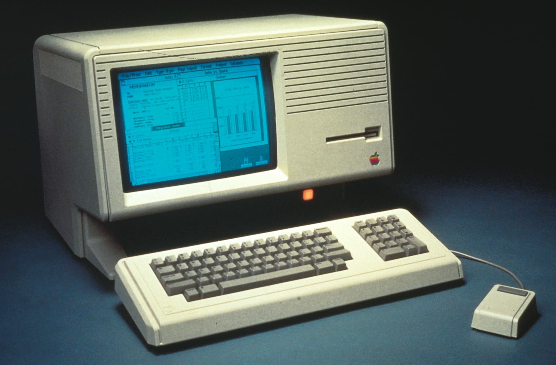 ჟურნალისტებმა 40 წლის წინ გამოშვებული Apple Lisa კომპიუტერის გამოყენება სცადეს