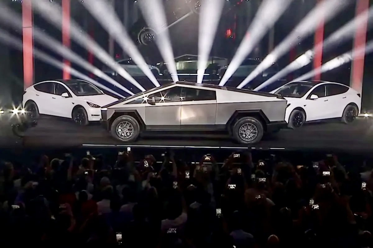Tesla-მ აჩვენა Cybertruck ელექტრო პიკაპის განახლებული ვერსია