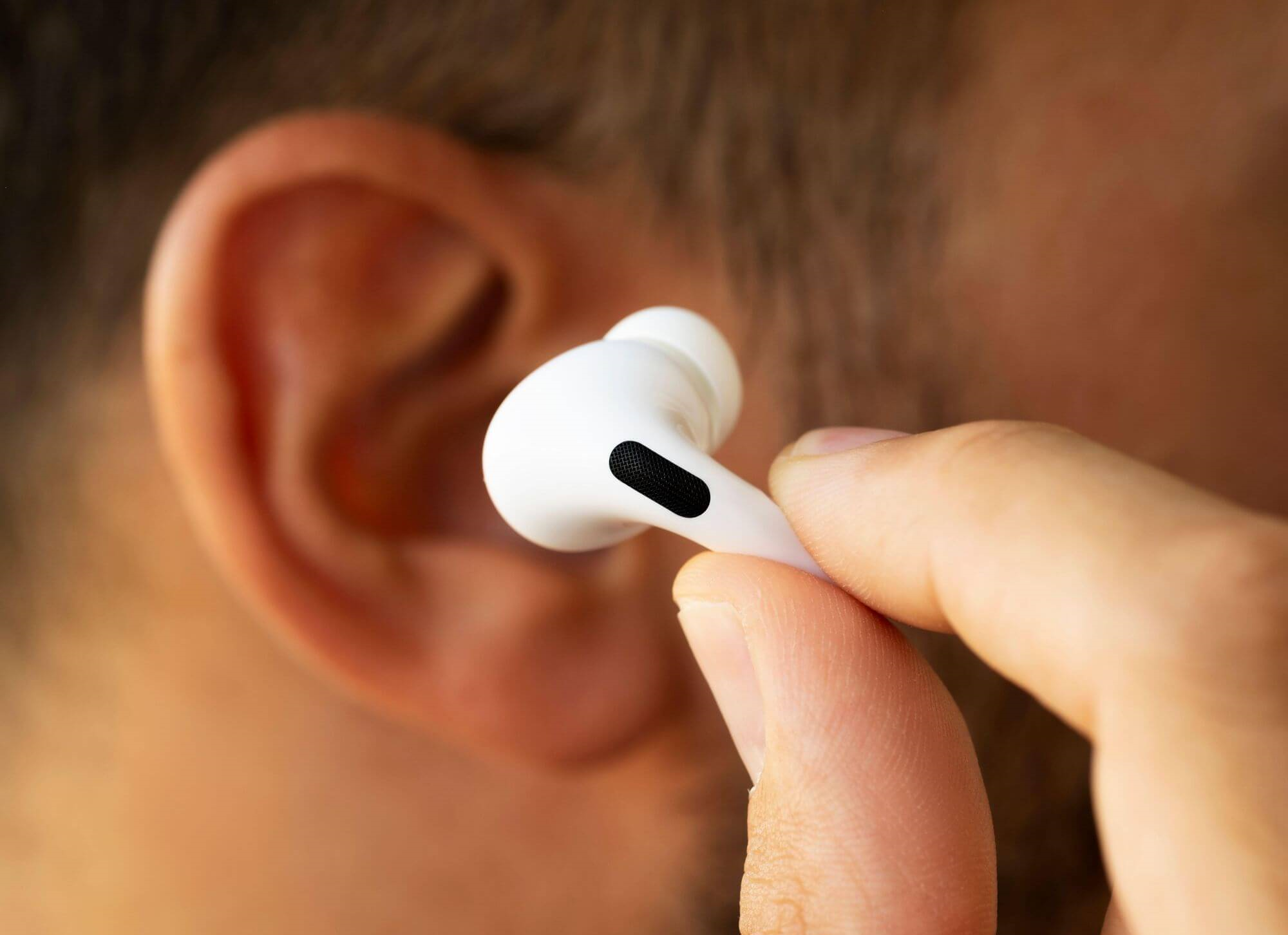 Apple AirPods-ის ყურსასმენები სმენა დაქვეითებულ ადამიანებს დაეხმარება