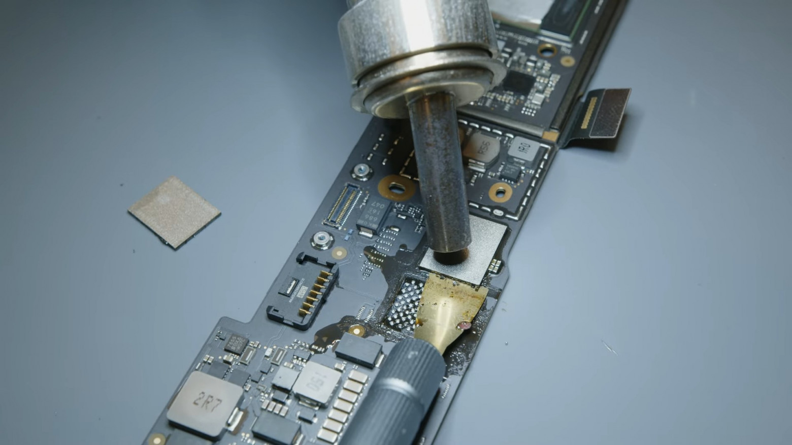 კანადაში სერვის ცენტრებმა MacBook M1 SSD ჩიპების მოცულობის განახლება დაიწყეს